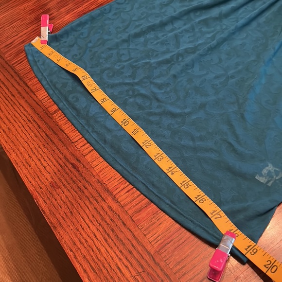 Beautiful Teal Blouse. Size M - Picture 11 of 12